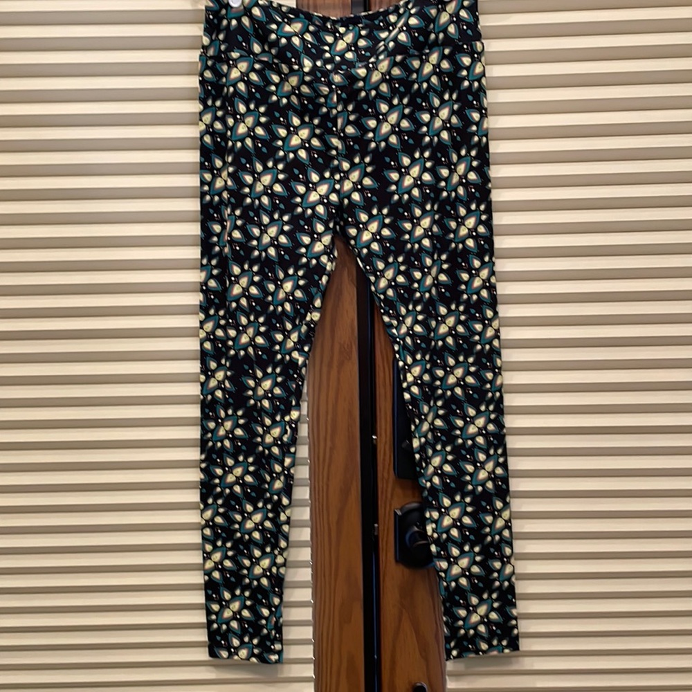 Talk and curvy LuLaRoe leggings